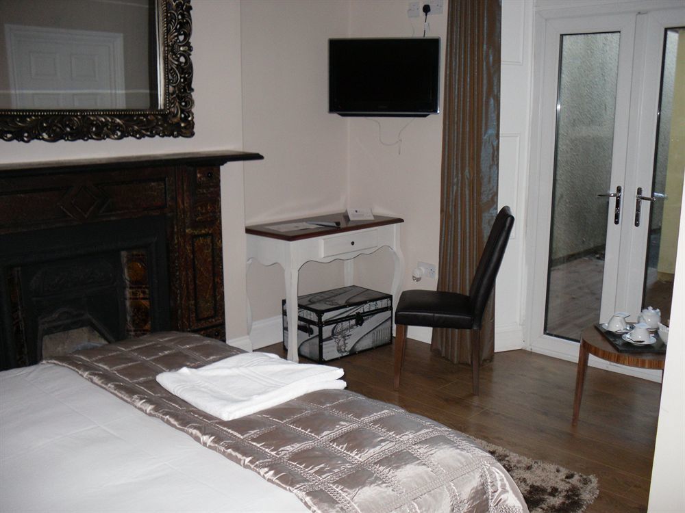 Number One Hundred Bed And Breakfast Кардиф Екстериор снимка